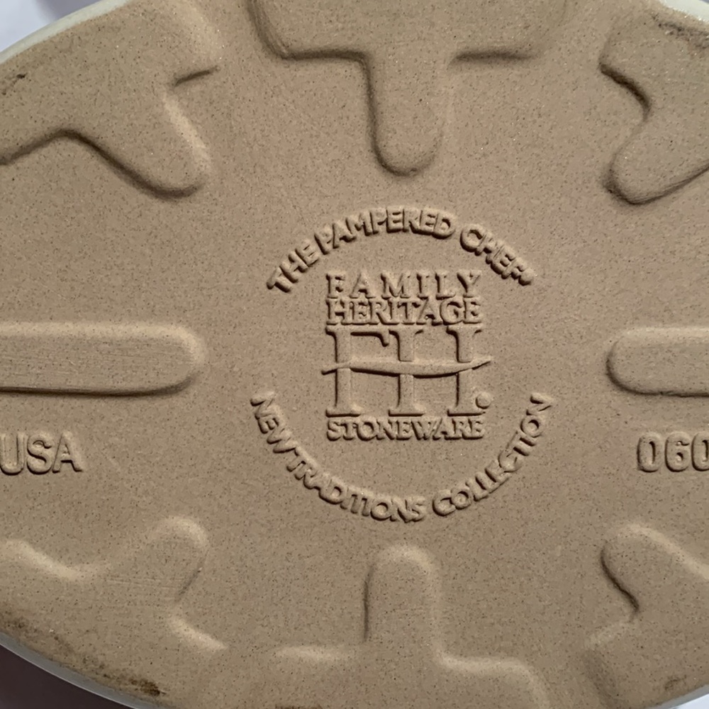 Set of 2 The Pampered Chef Small Oval Baker Dish Family Heritage New Traditions